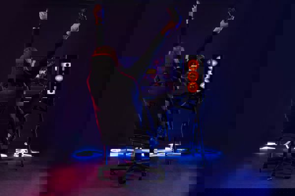 Καρέκλα SENSE7 υφασμάτινη Sentinel μαύρο-κόκκινο